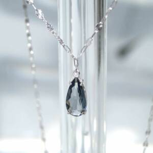 SX00985þCOLLIER TALISMAN POIRE SWAROVSKI