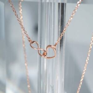 SX01055þCOLLIER COEUR INFINIE ENTRELACE ROSE