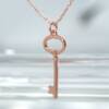 RI01064þCOLLIER CLÉF ROSE