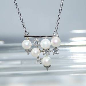 RI01422þCollier Triangle Perle Zirc
