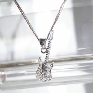 SF01241þCollier Guitare