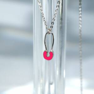 SL00564þCollier Epingle Enamel Rose