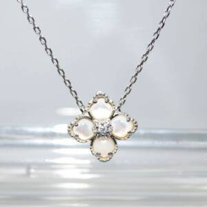 SL01512þCollier Fleur Nacre