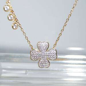 SL01562þCollier Trefle Pave Dore