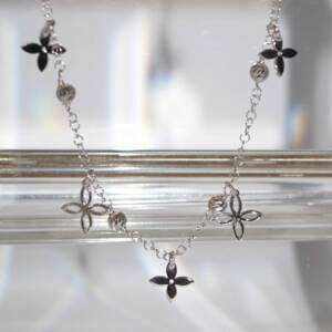 SX01393þCollier Fiora Charms Palline