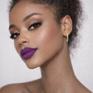 eshop lipgloss maquillage silver fish Dark purple exemple modele.jpg