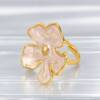 NJ00747þBague Fleur Nacrée en Acier Inoxydable Doré
